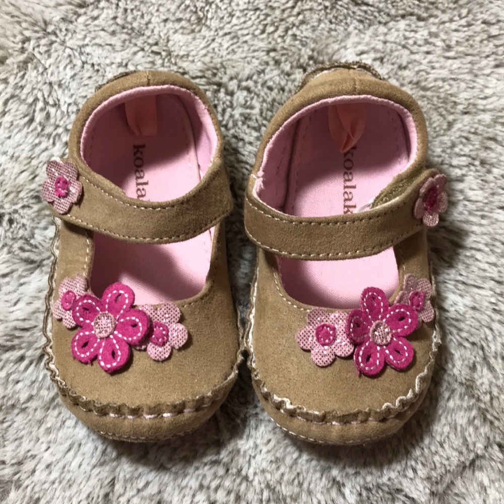 Size 4 koala kids Mary Jane shoes